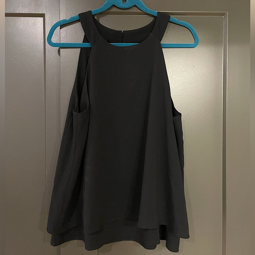 Flowy High Neck Tank w/ Cut Out L Black